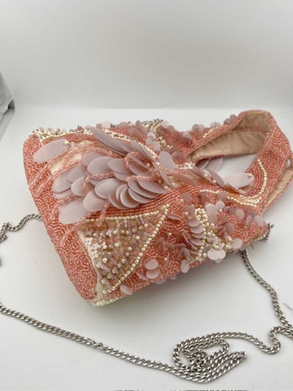 Womans Hand-beaded, Dainty Pink Crossbody Bag with Pink beads/white pearl beads - Picture 2 of 7